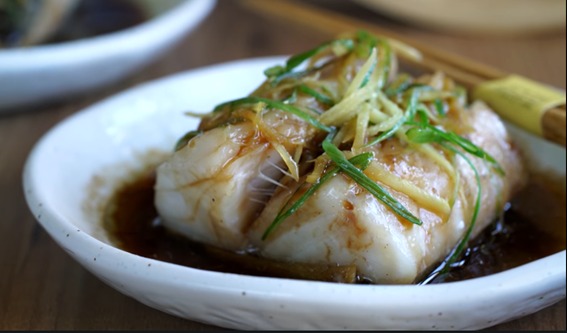 Pescado al vapor estilo asiático – Asian Style Steamed Fish l Kwan Homsai