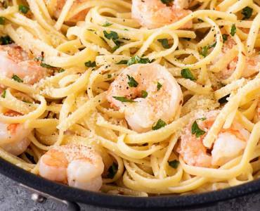 Linguini con camarones al ajillo