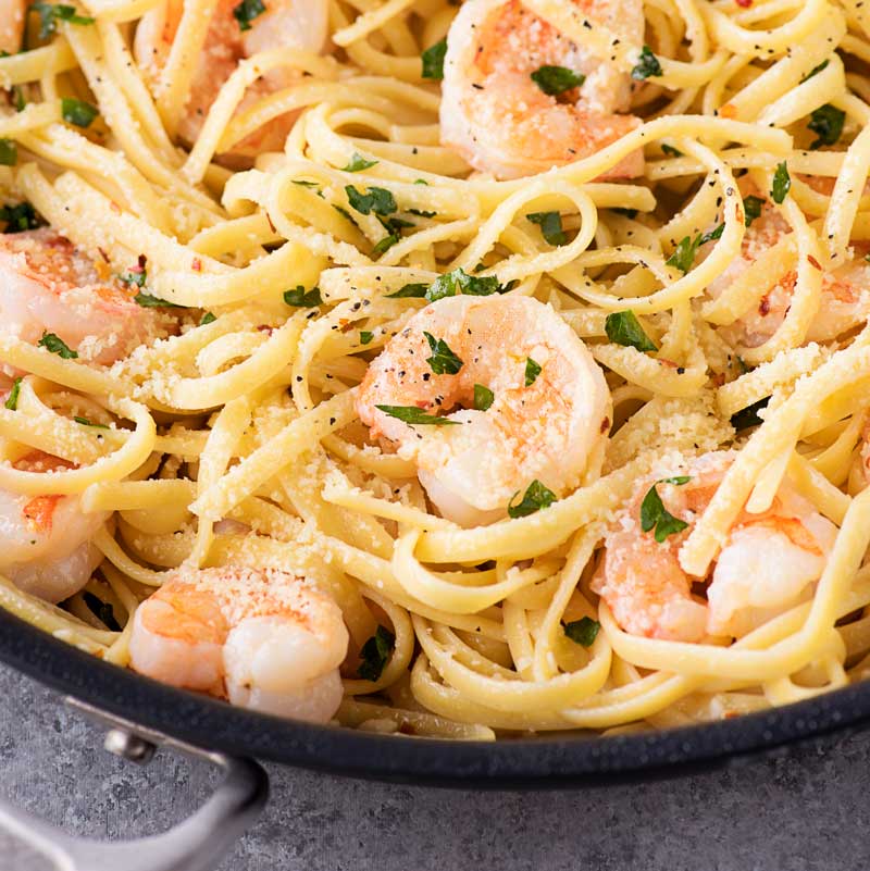 Linguini con camarones al ajillo