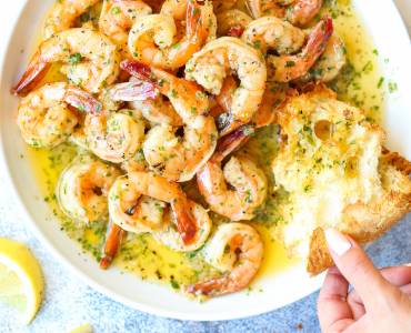 Langostinos con camarones y mantequilla de ajo