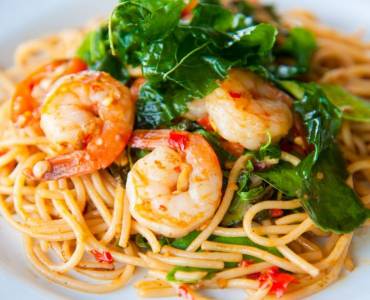 Espaguetis con Camarones al Ajillo