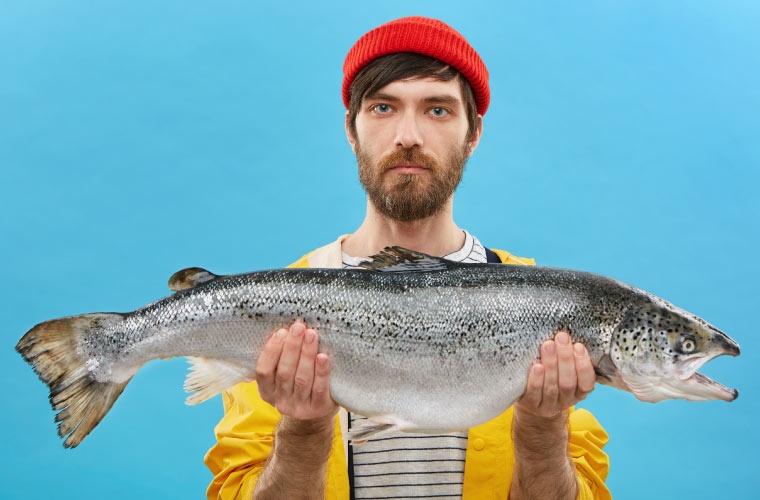 ¿Pollo o salmón como más sostenible? Depende, sus valores nutricionales no son iguales