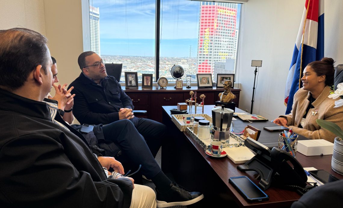 Cónsul en New Orleans recibe comisión de Codopesca en el marco de la Trienal de Acuicultura