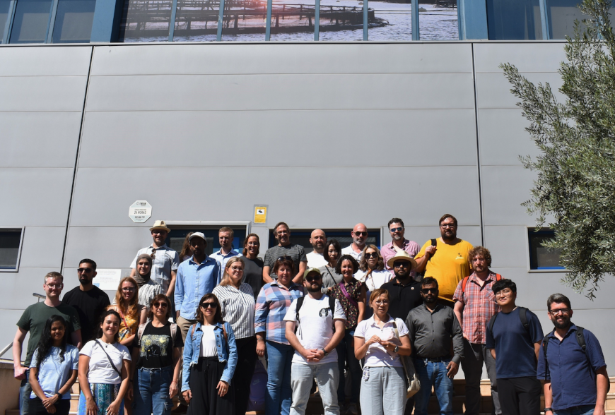 Expertos e investigadores en acuicultura visitan la planta de envasado de AVRAMAR España en el marco de Aquaculture Europe 2025